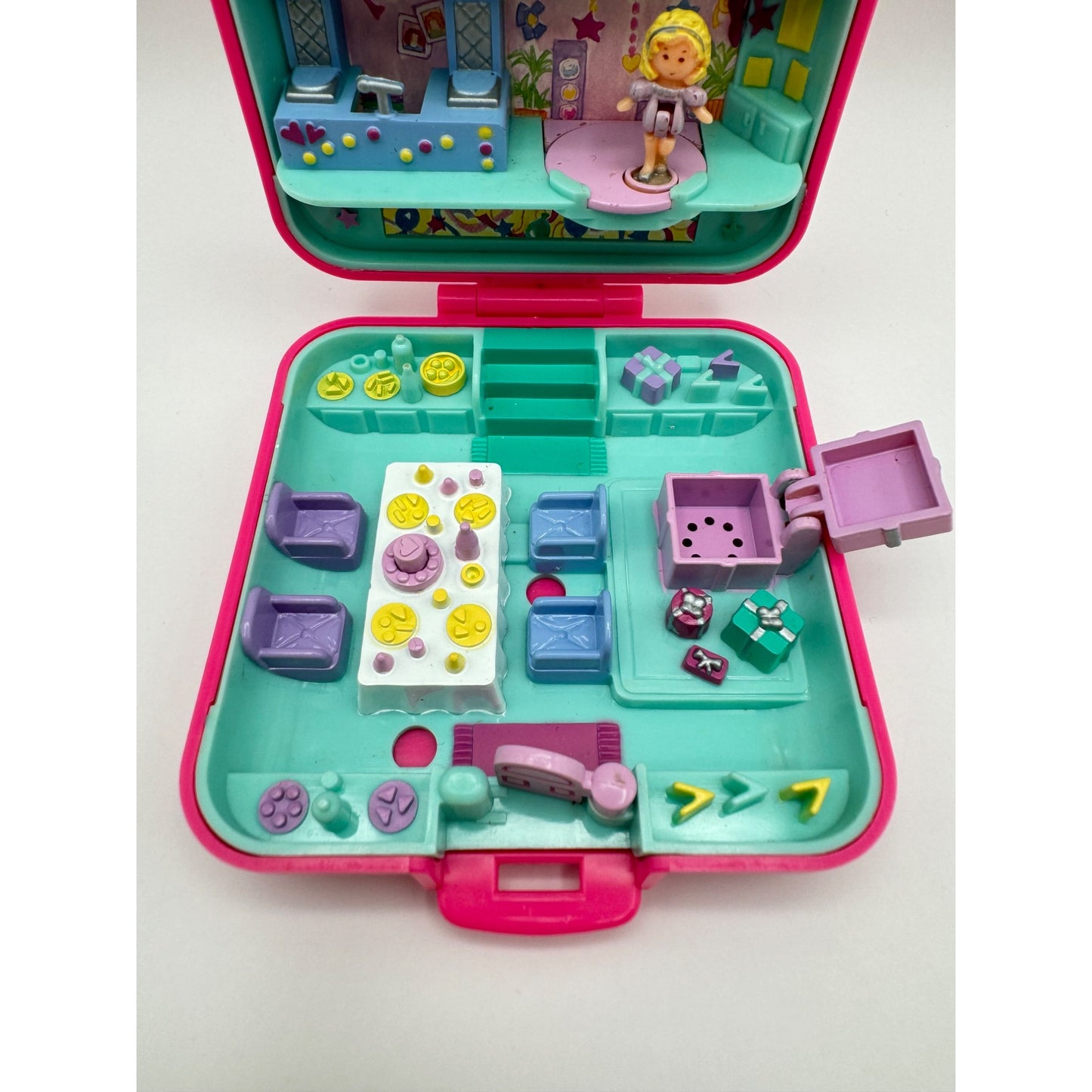 1989 Polly Pocket Partytime Surprise Compact w/ 1 Figure