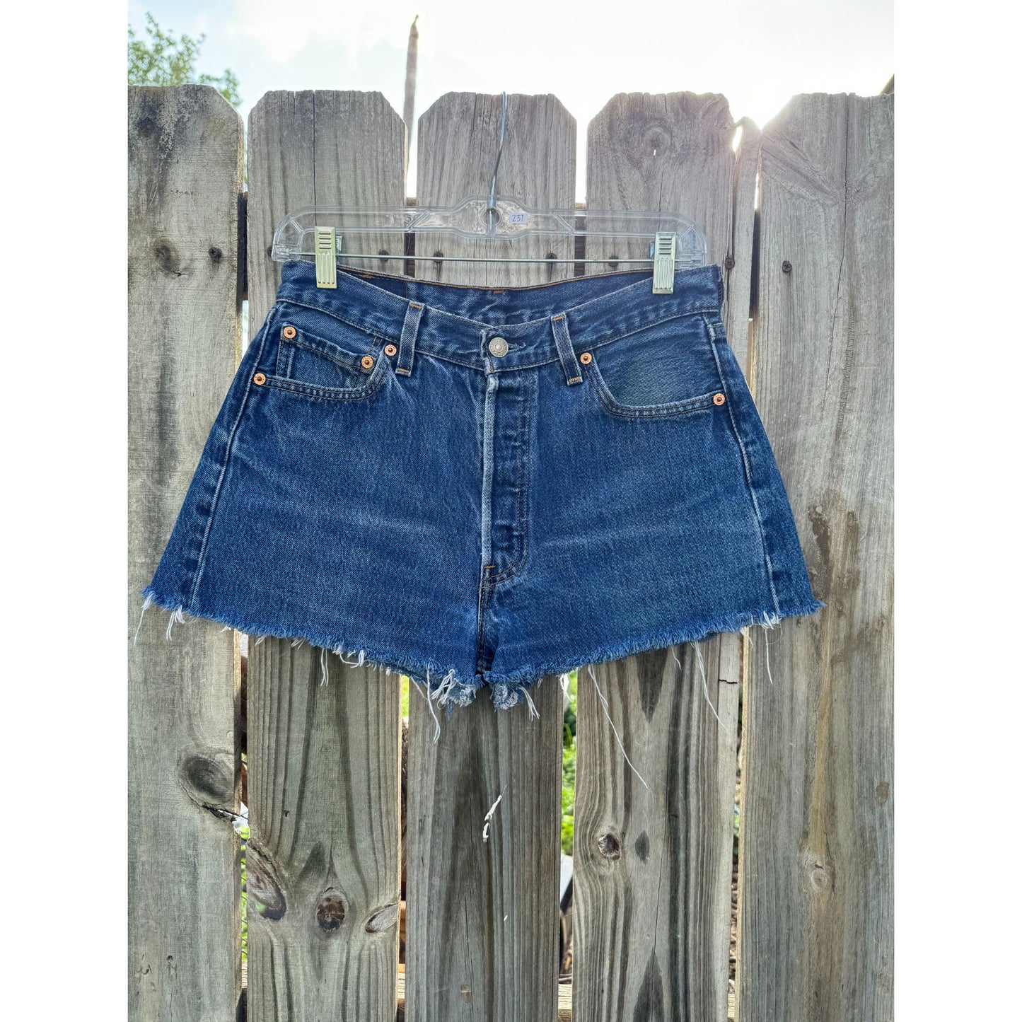 01' Levi's 501 Dark Wash Cut Off Raw Hem Denim Jean Shorts Size 30