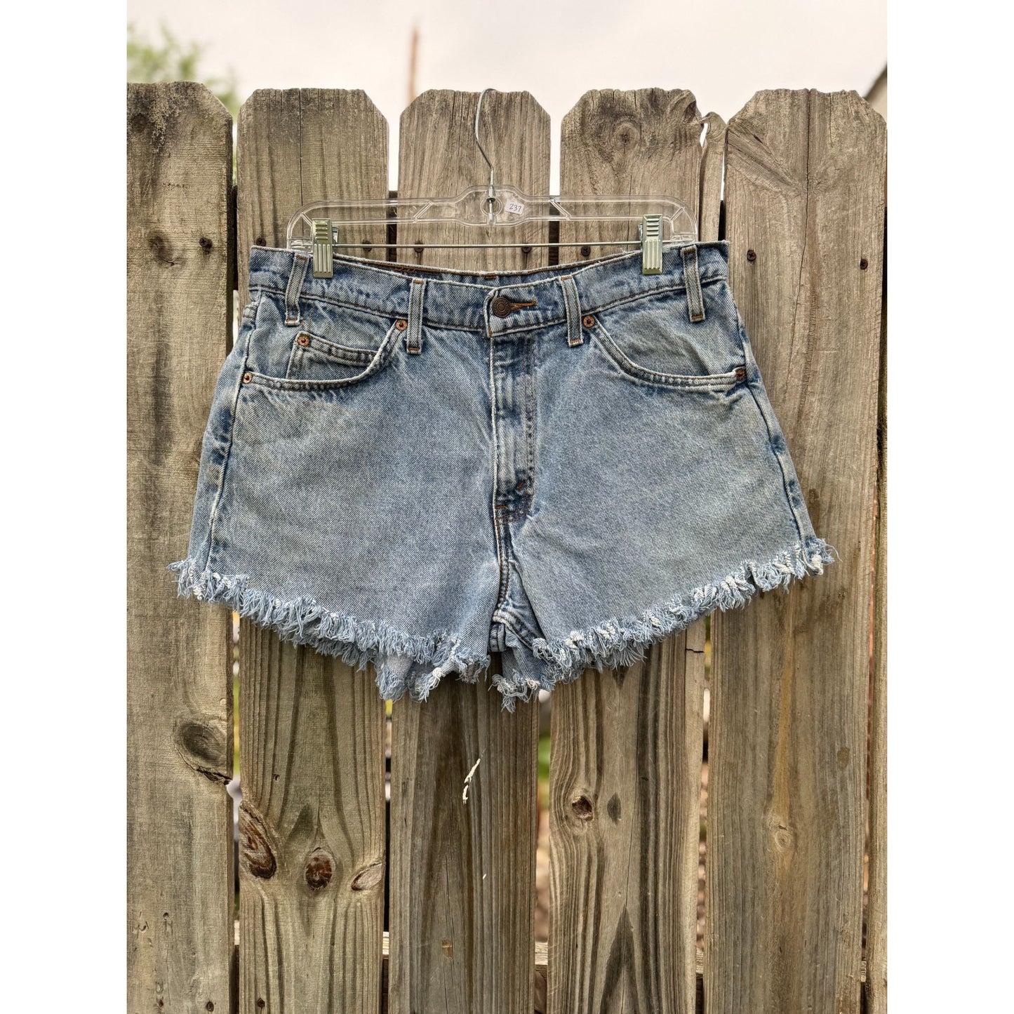 97' Levi's 550 Relaxed Fit Cut Off Raw Hem Denim Jean Shorts 34