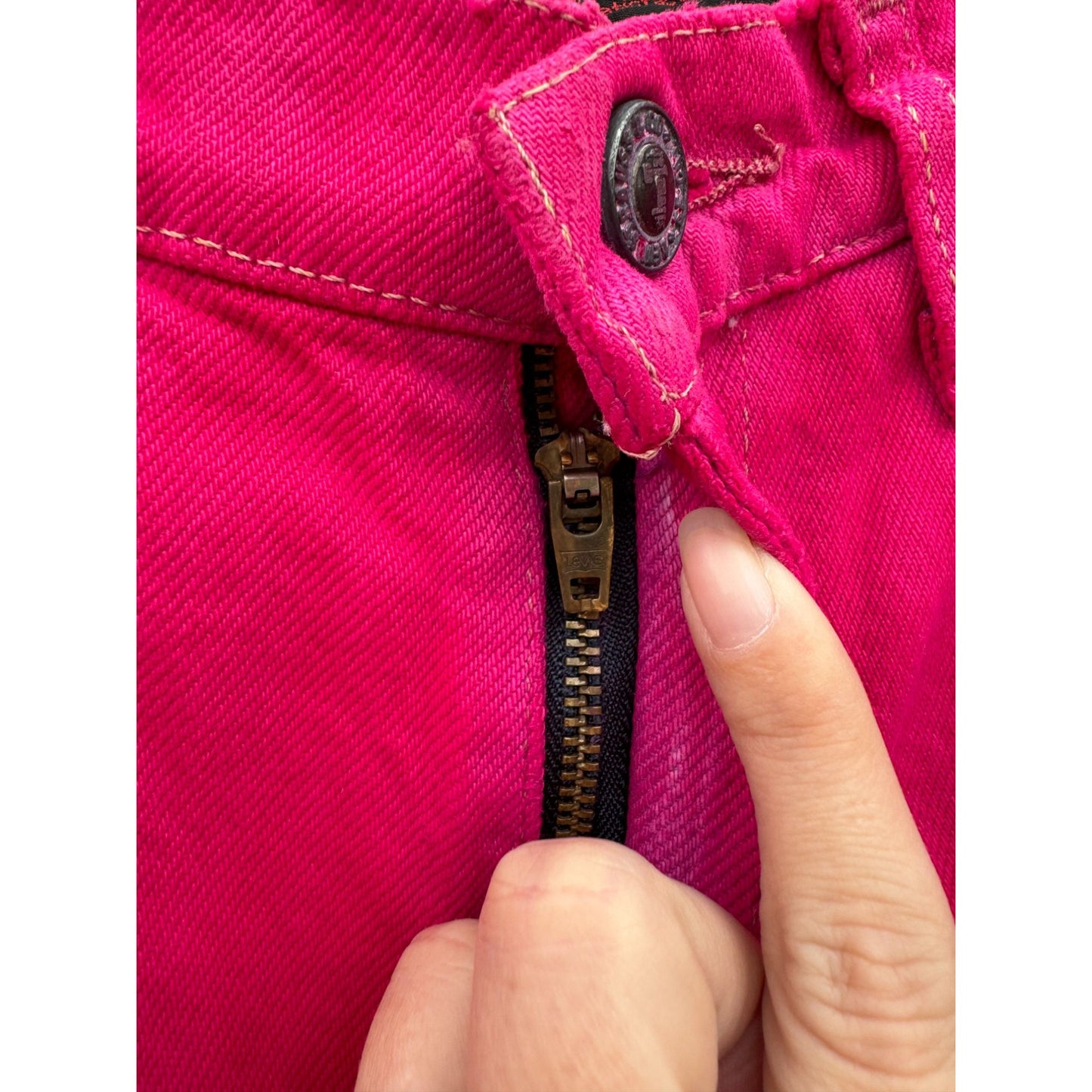 91' Levi's silverTab Loose Fit Hot Pink Cut Off Raw Hem Jean Shorts 30