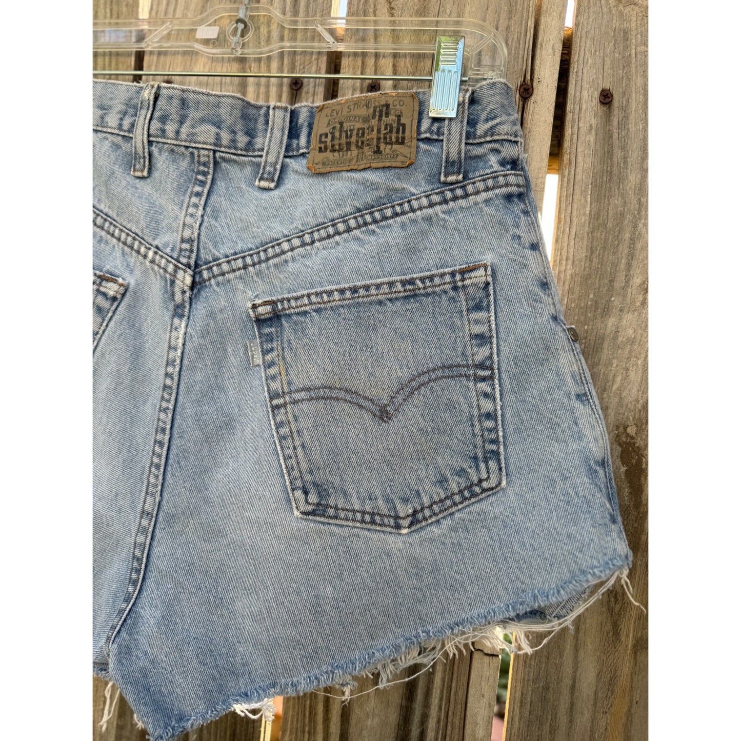 90's Levi's silverTab Medium Wash Cut Off Raw Hem Denim Jean Shorts 32