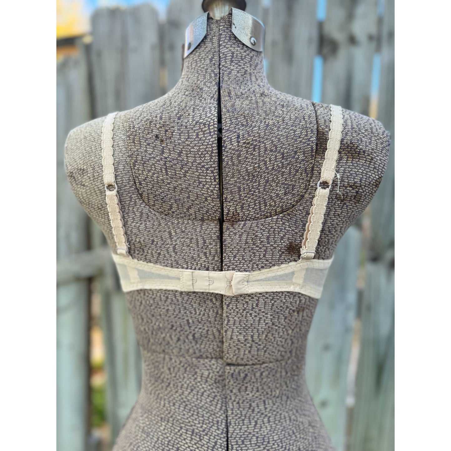 90's Victoria's Secret Nude Lace Underwire Bra 34C