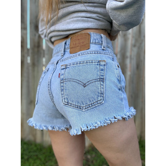 93' Levi's Women's 532 Light Wash Cut Off Raw Hem Denim Jean Shorts 7