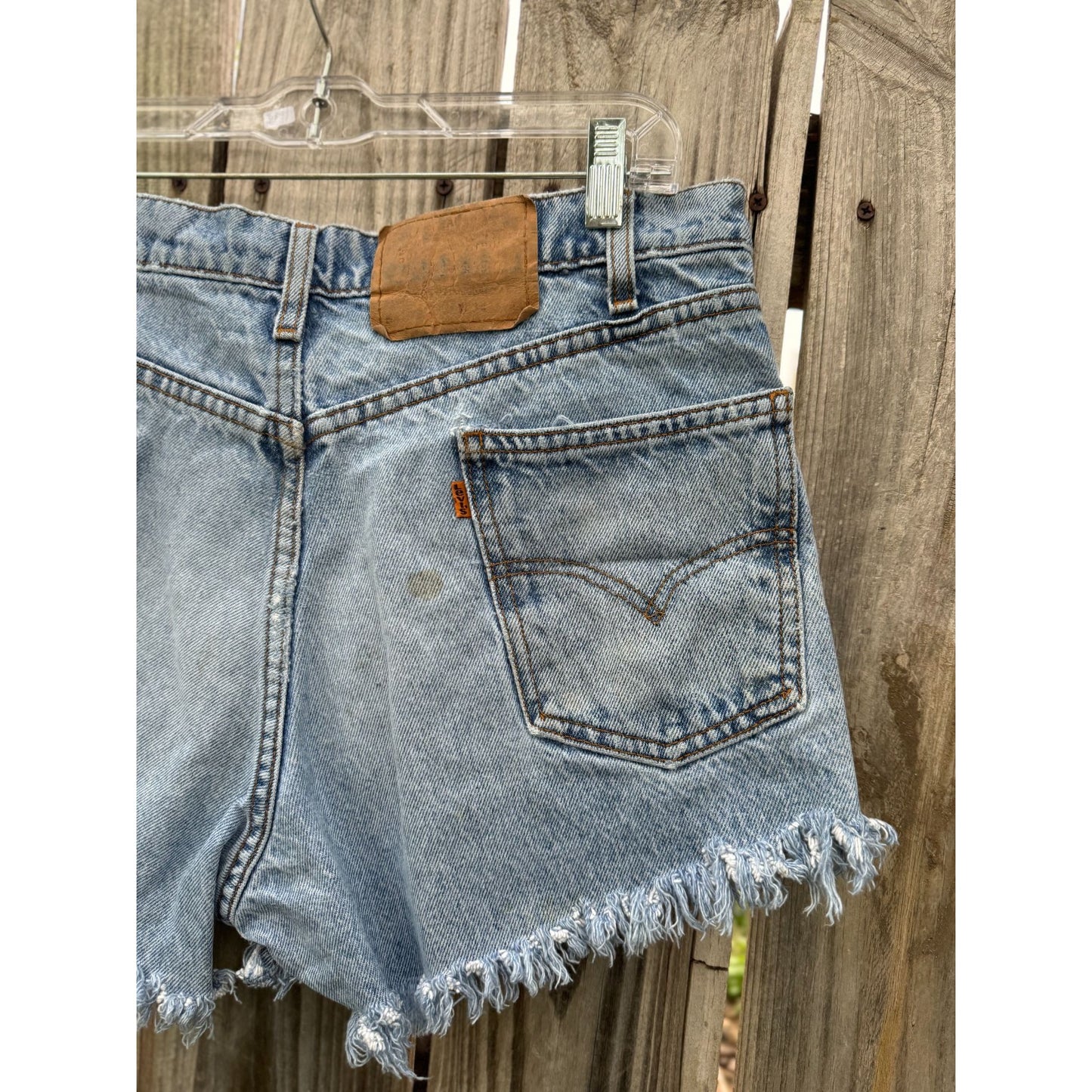 97' Levi's 550 Relaxed Fit Cut Off Raw Hem Denim Jean Shorts 34