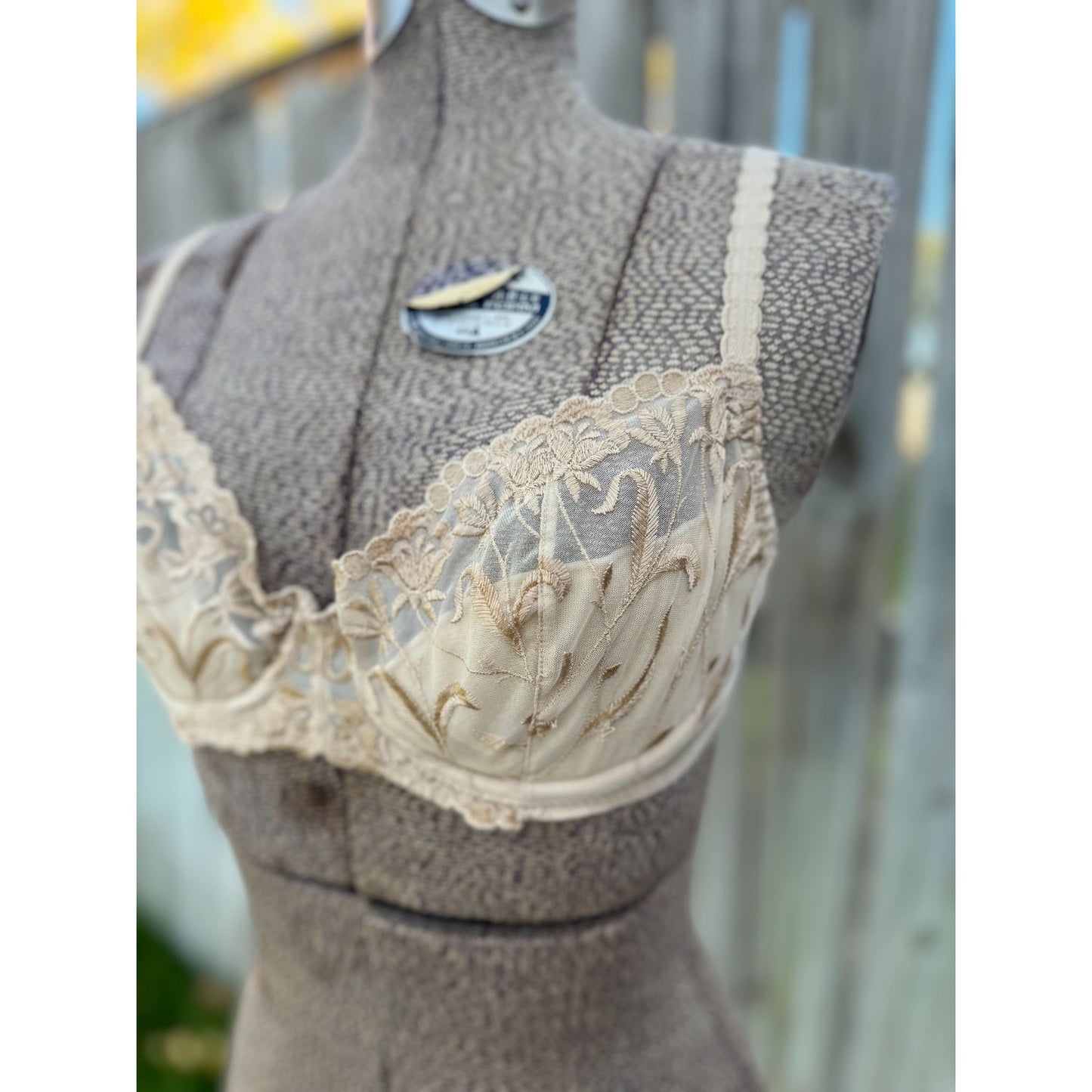 90's Victoria's Secret Nude Lace Underwire Bra 34C