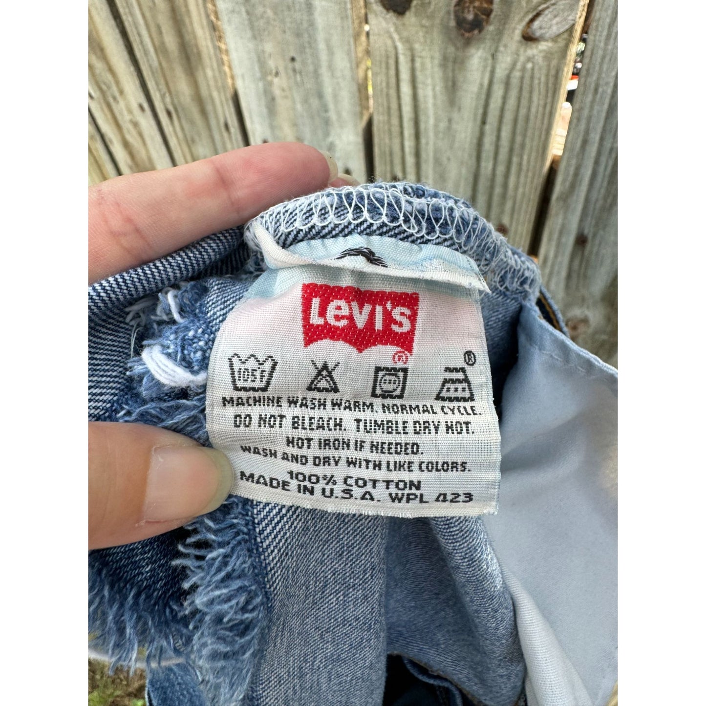 01' Levi's 501 Dark Wash Cut Off Raw Hem Denim Jean Shorts Size 30