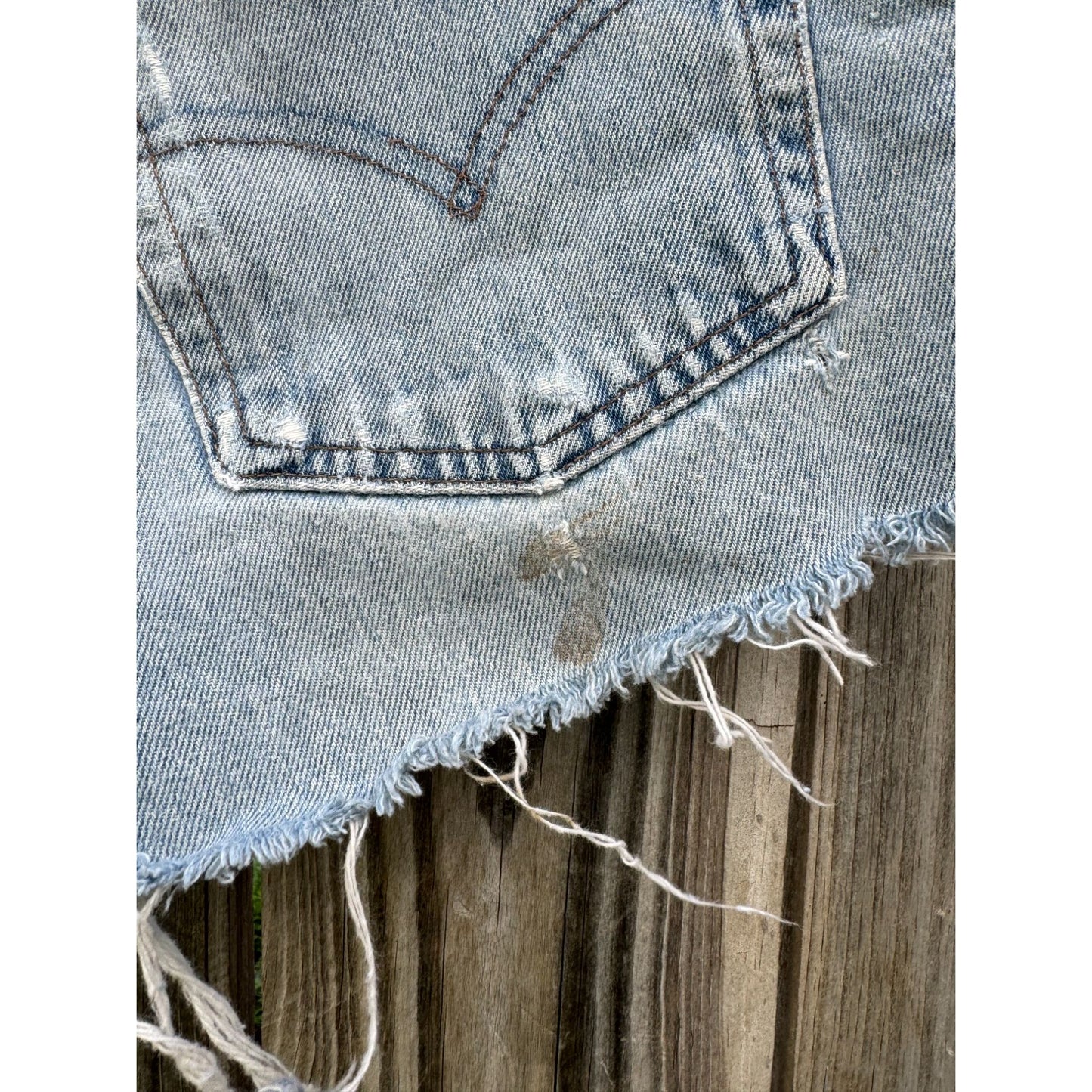 90's silverTab Classic Light Wash Cut Off Raw Hem Denim Jean Shorts 30