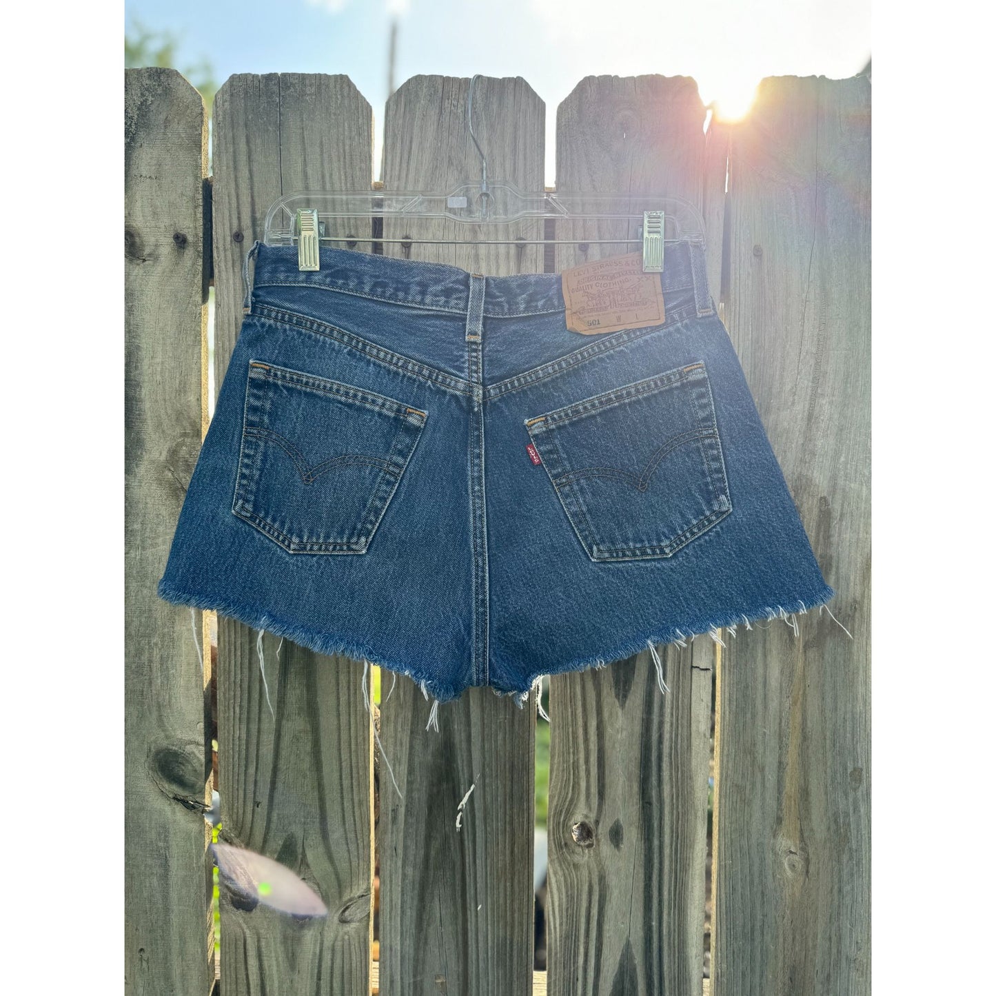 01' Levi's 501 Dark Wash Cut Off Raw Hem Denim Jean Shorts Size 30