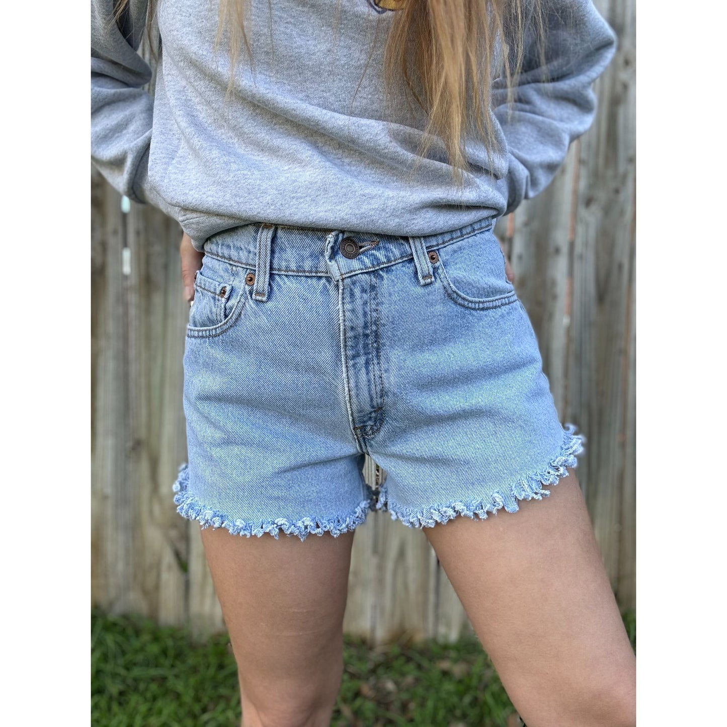 93' Levi's Women's 532 Light Wash Cut Off Raw Hem Denim Jean Shorts 7