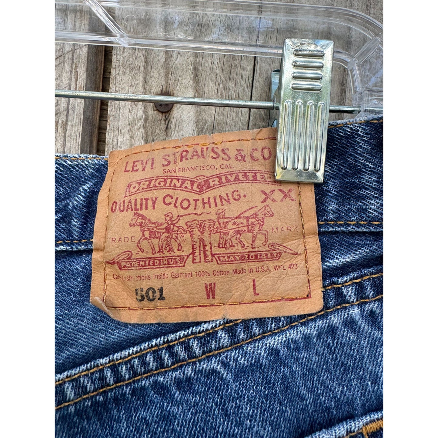 01' Levi's 501 Dark Wash Cut Off Raw Hem Denim Jean Shorts Size 30