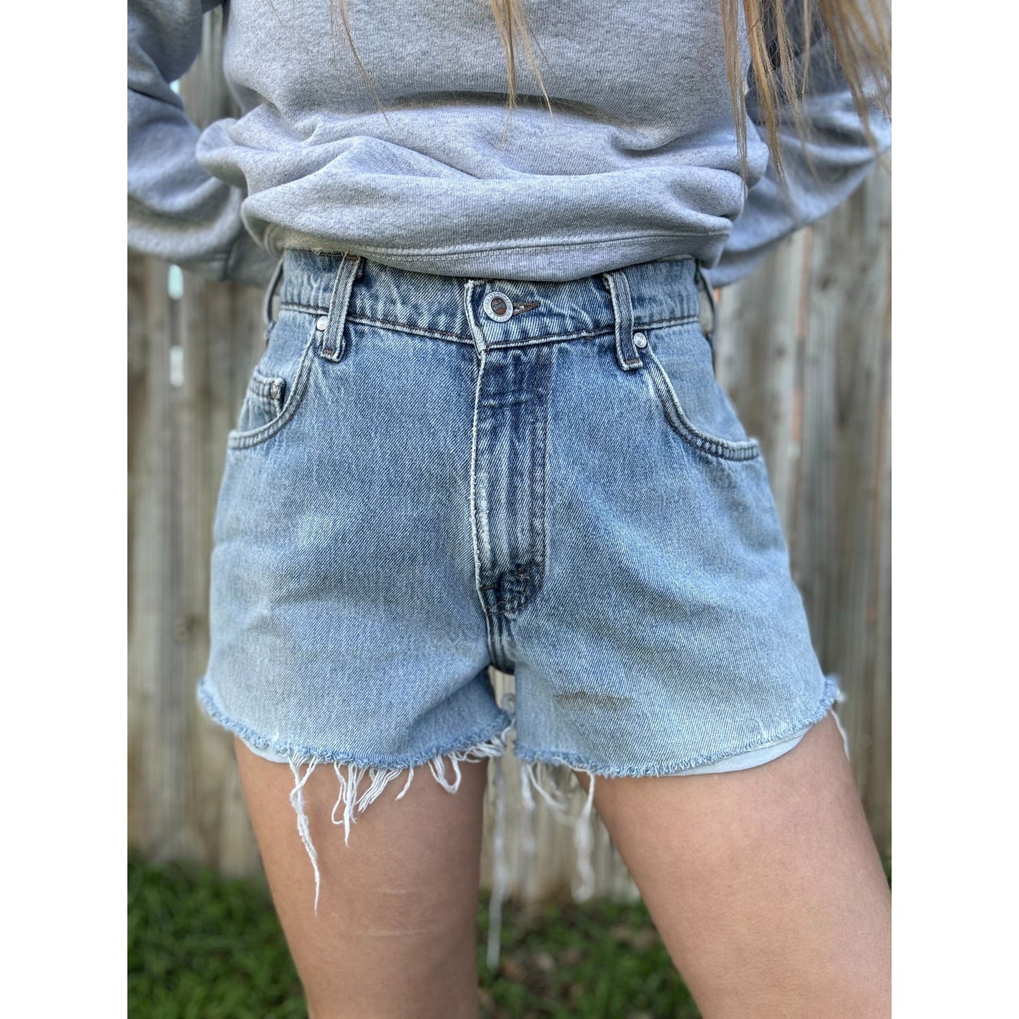 90's silverTab Classic Light Wash Cut Off Raw Hem Denim Jean Shorts 30