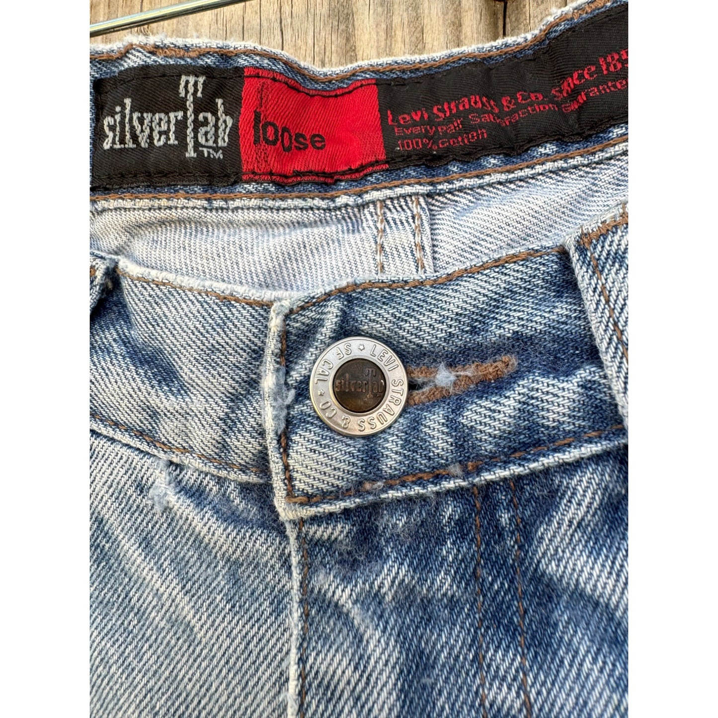 90's Levi's silverTab Medium Wash Cut Off Raw Hem Denim Jean Shorts 32