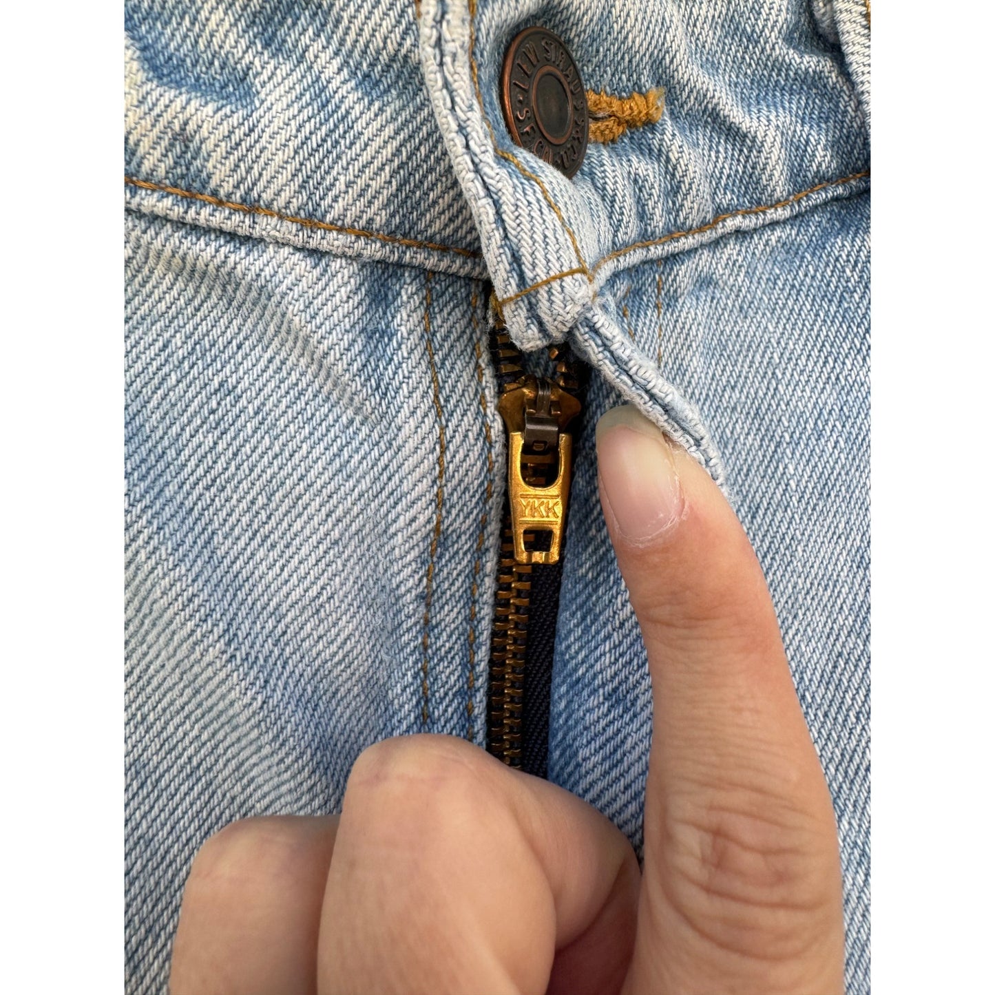 90's Levi's 538 Hiphugger Light Wash Cut Off Raw Hem Denim Shorts 29