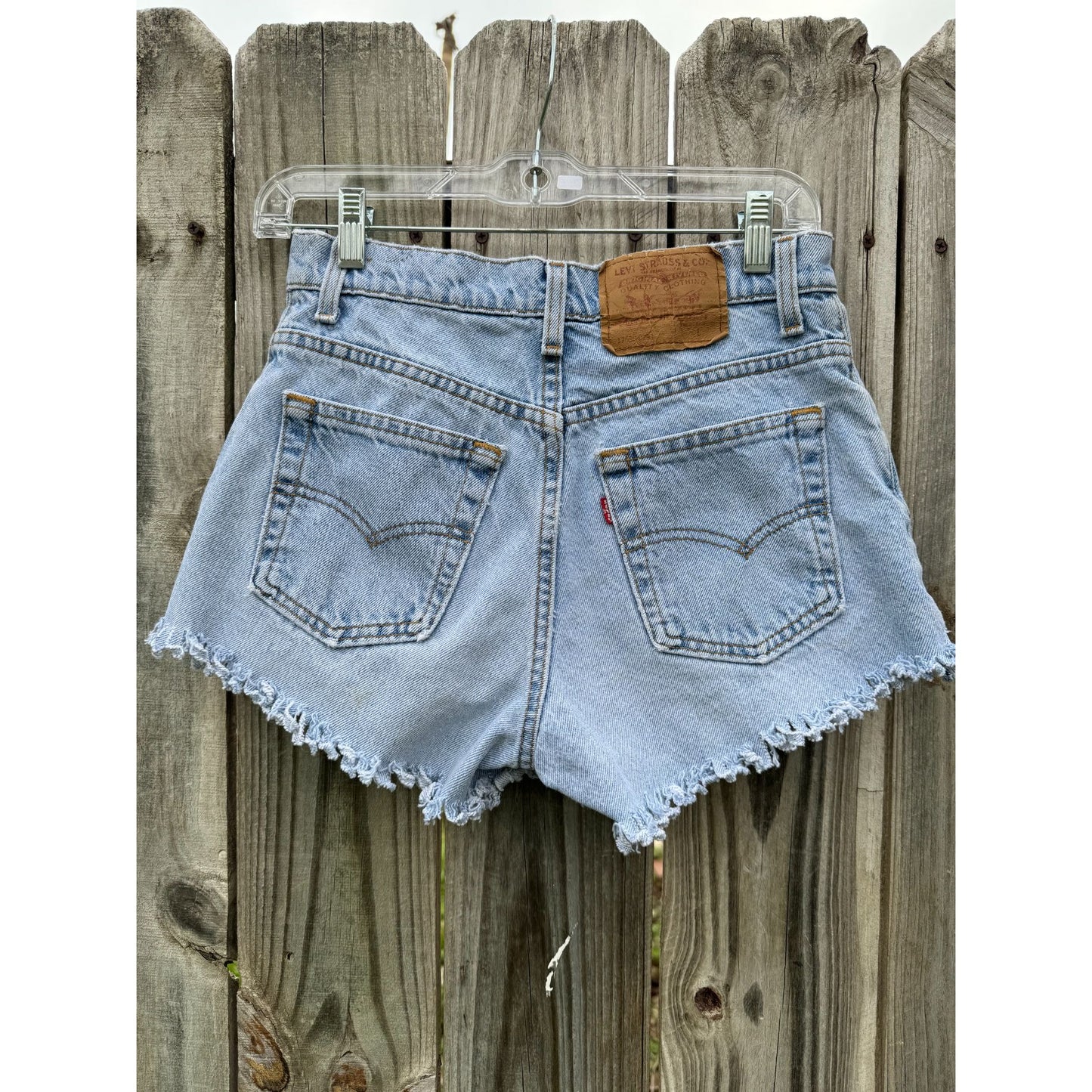 93' Levi's Women's 532 Light Wash Cut Off Raw Hem Denim Jean Shorts 7