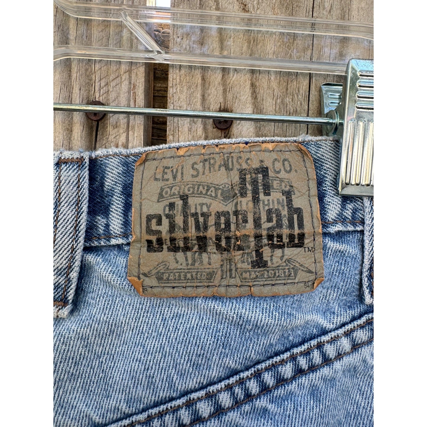 90's Levi's silverTab Medium Wash Cut Off Raw Hem Denim Jean Shorts 32
