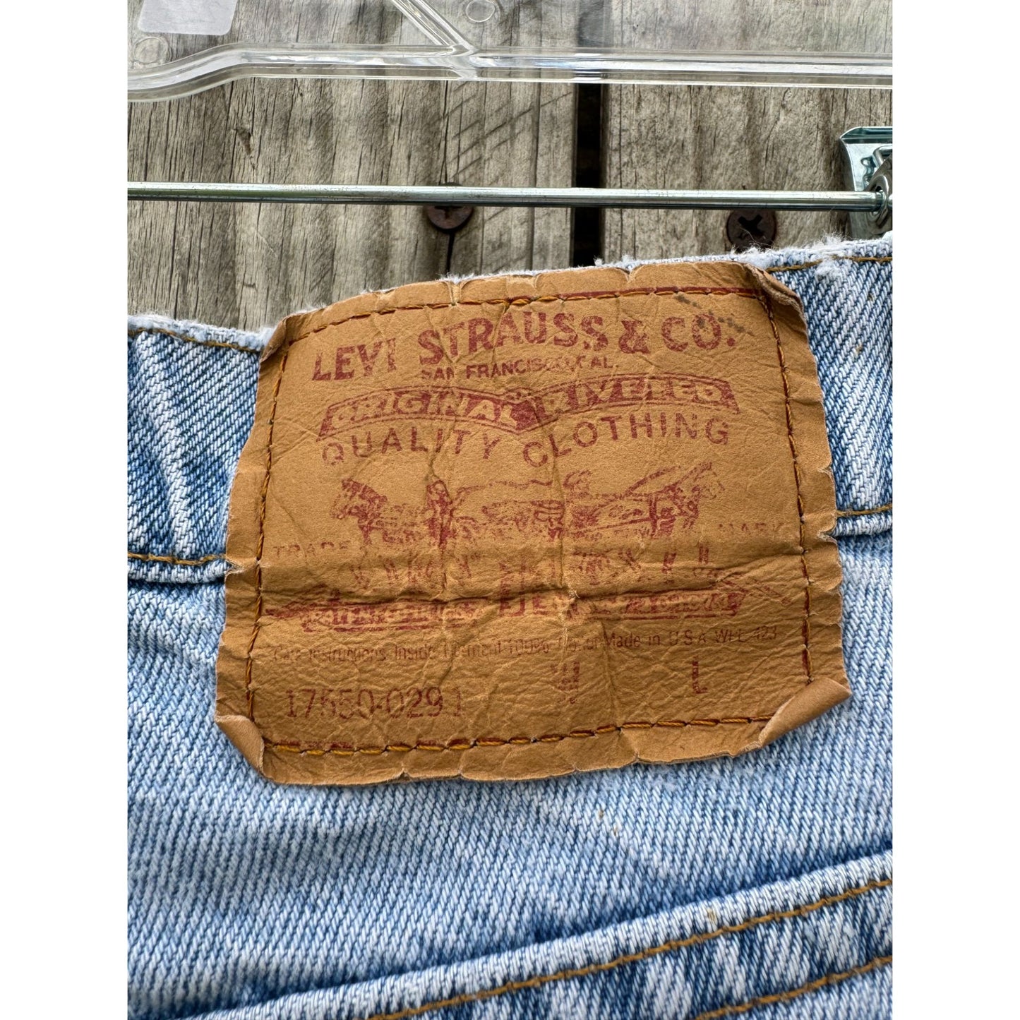 93' Levi's Women's 532 Light Wash Cut Off Raw Hem Denim Jean Shorts 7