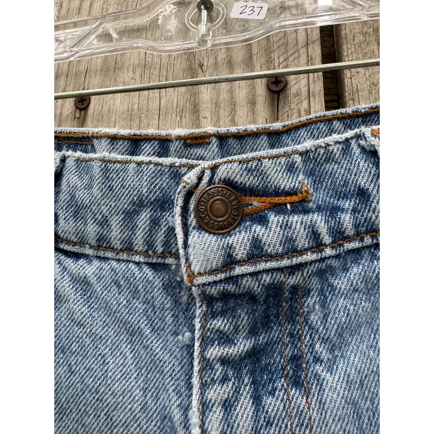 97' Levi's 550 Relaxed Fit Cut Off Raw Hem Denim Jean Shorts 34