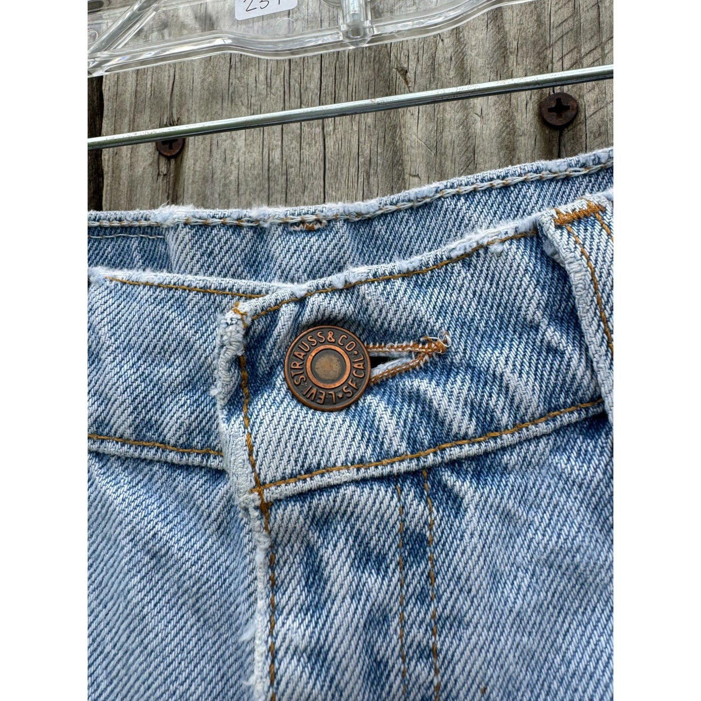 93' Levi's Women's 532 Light Wash Cut Off Raw Hem Denim Jean Shorts 7