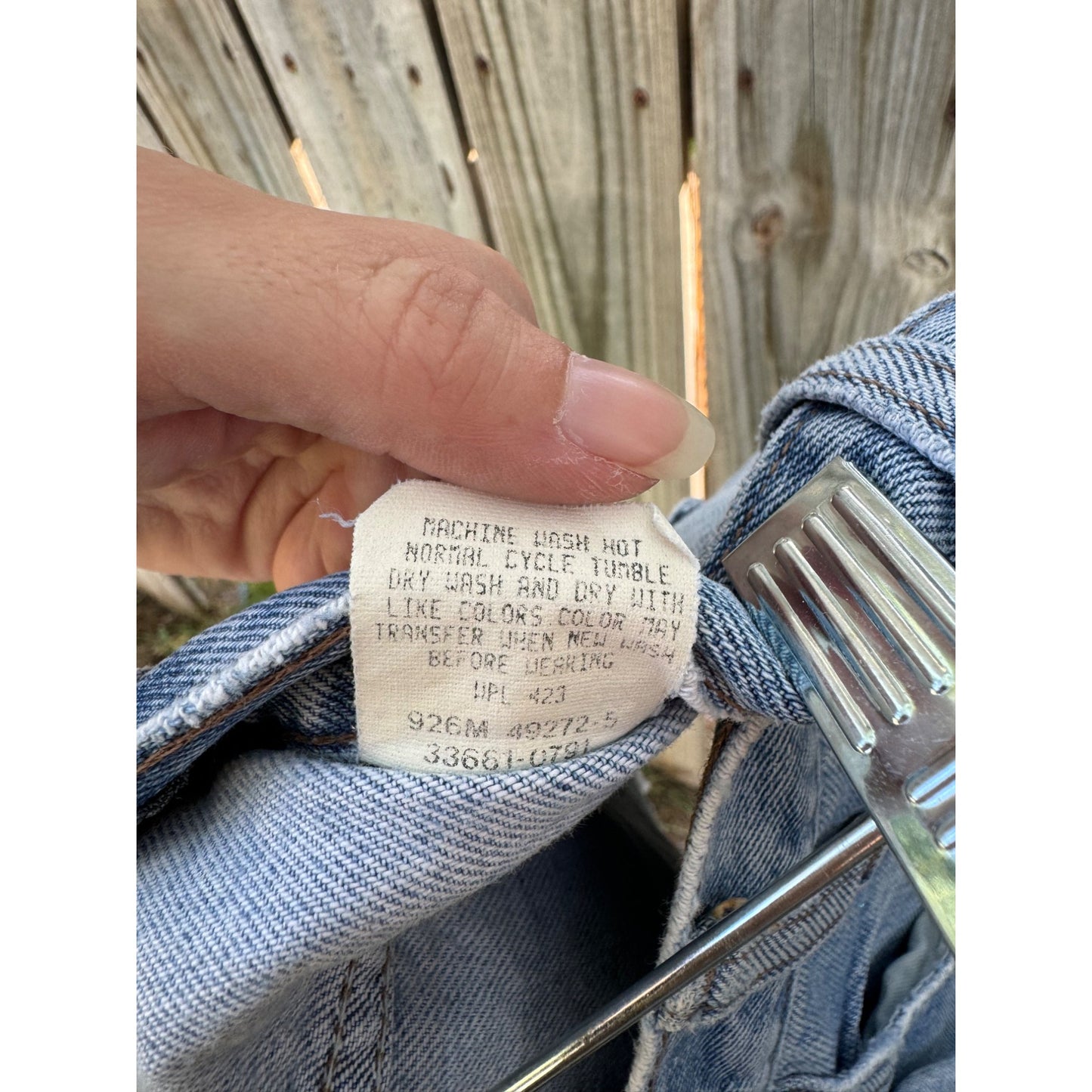 90's Levi's silverTab Medium Wash Cut Off Raw Hem Denim Jean Shorts 32