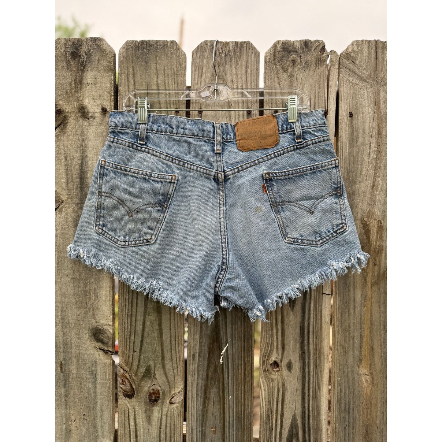 97' Levi's 550 Relaxed Fit Cut Off Raw Hem Denim Jean Shorts 34