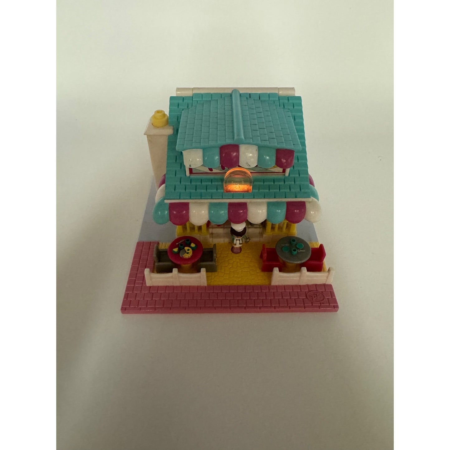 1993 Polly Pocket Pizzeria Building w/ 1 Figure