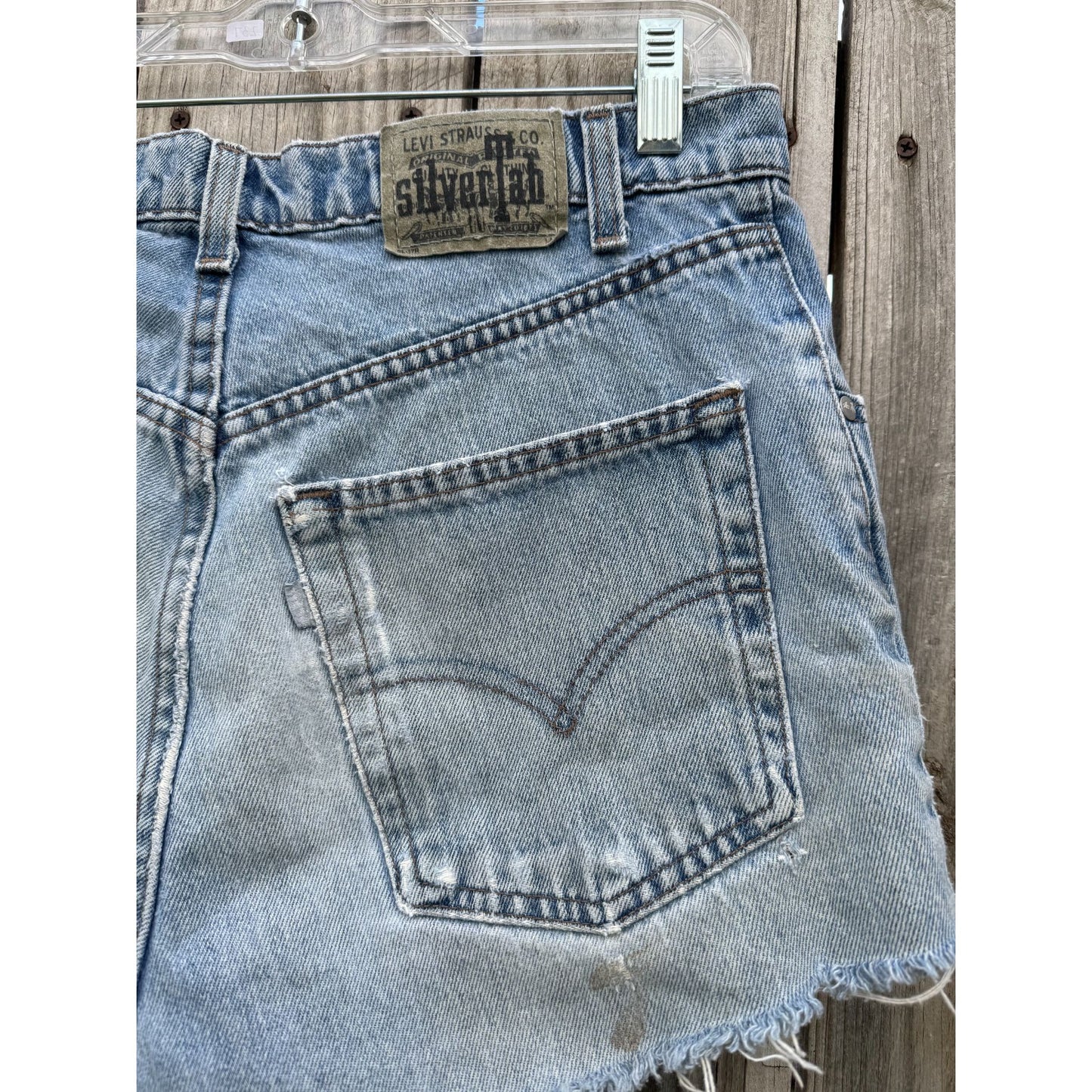 90's silverTab Classic Light Wash Cut Off Raw Hem Denim Jean Shorts 30