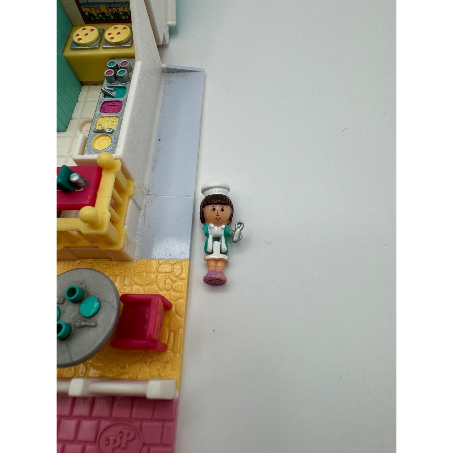 1993 Polly Pocket Pizzeria Building w/ 1 Figure