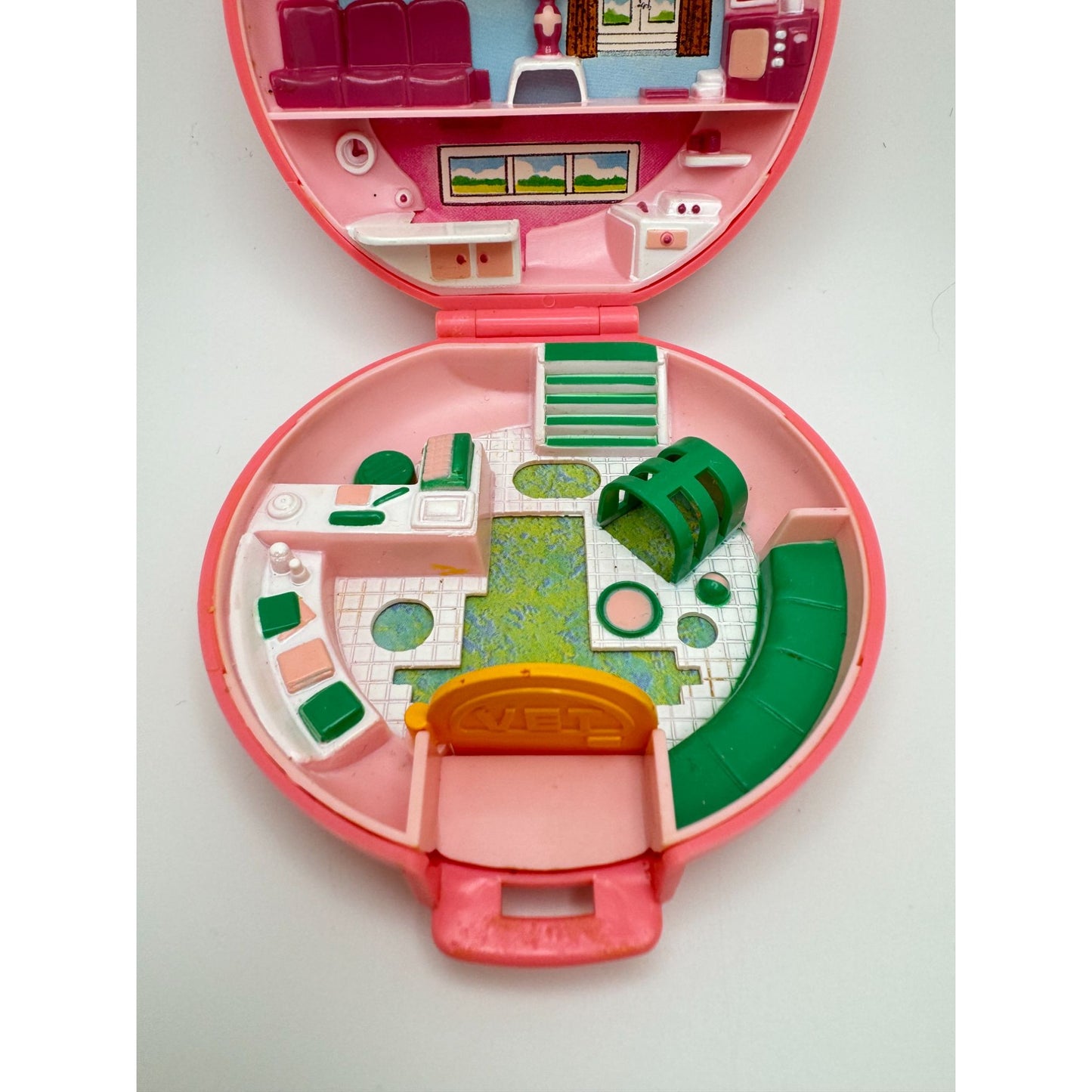 1989 Polly Pocket Buttons' Animal Hospital Compact ONLY