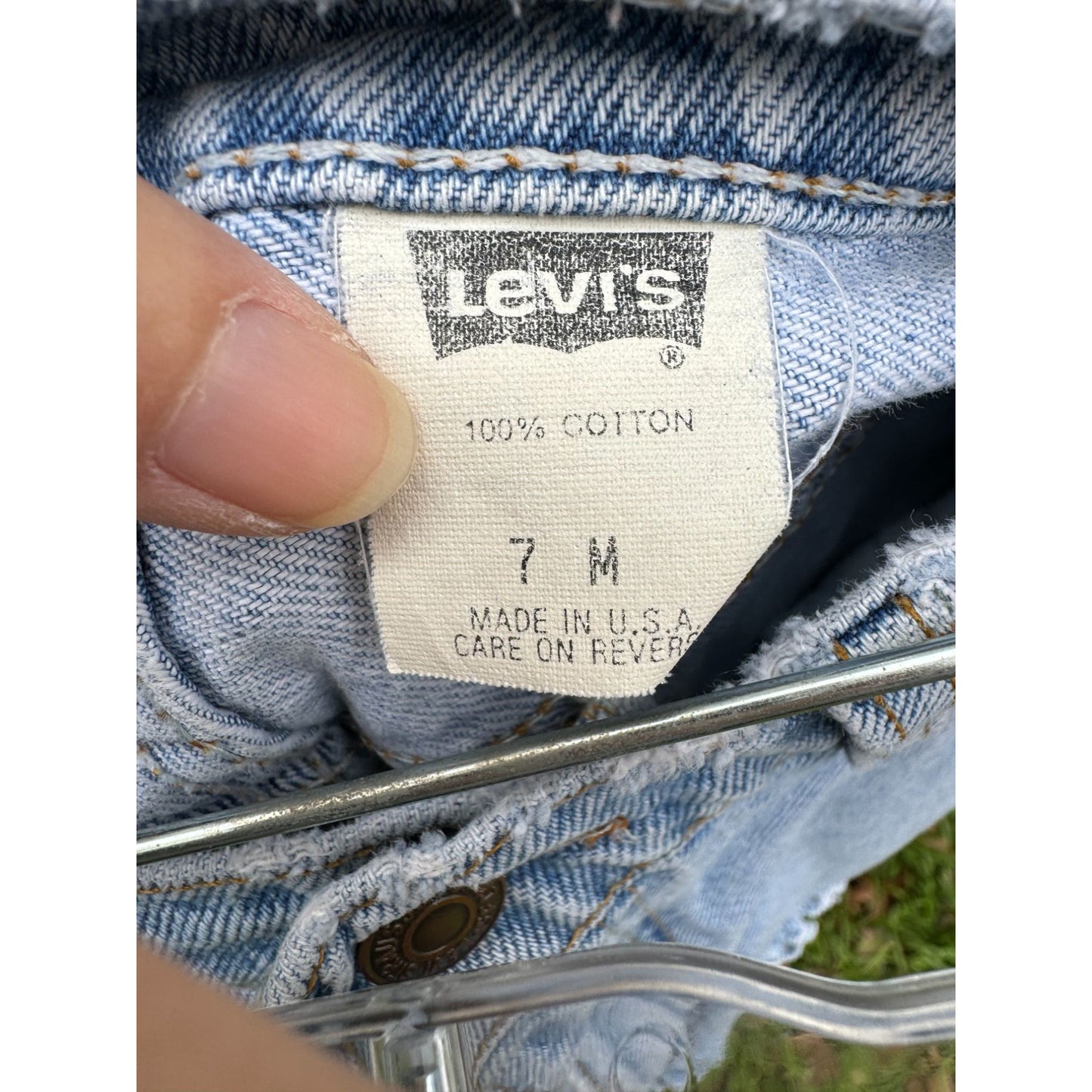 93' Levi's Women's 532 Light Wash Cut Off Raw Hem Denim Jean Shorts 7