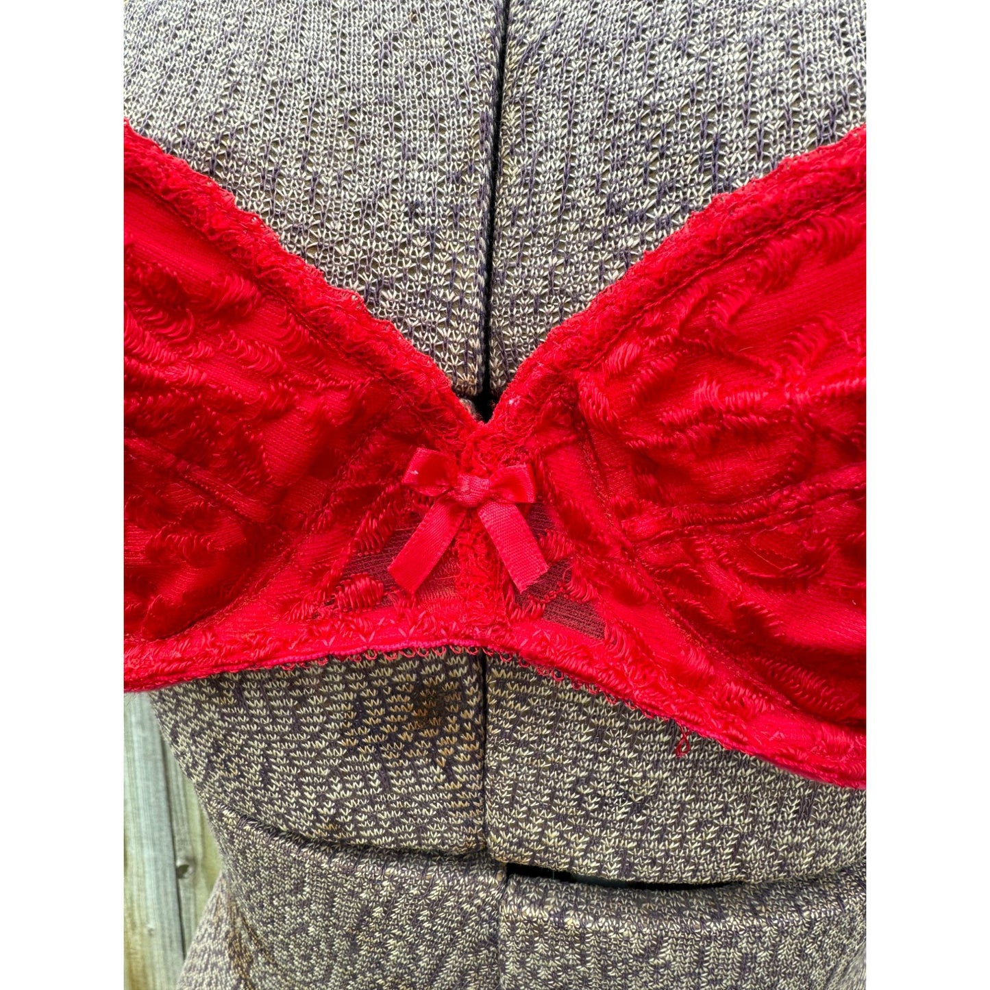 90's The Loveable Co. Red Lace Underwire Bra 36C