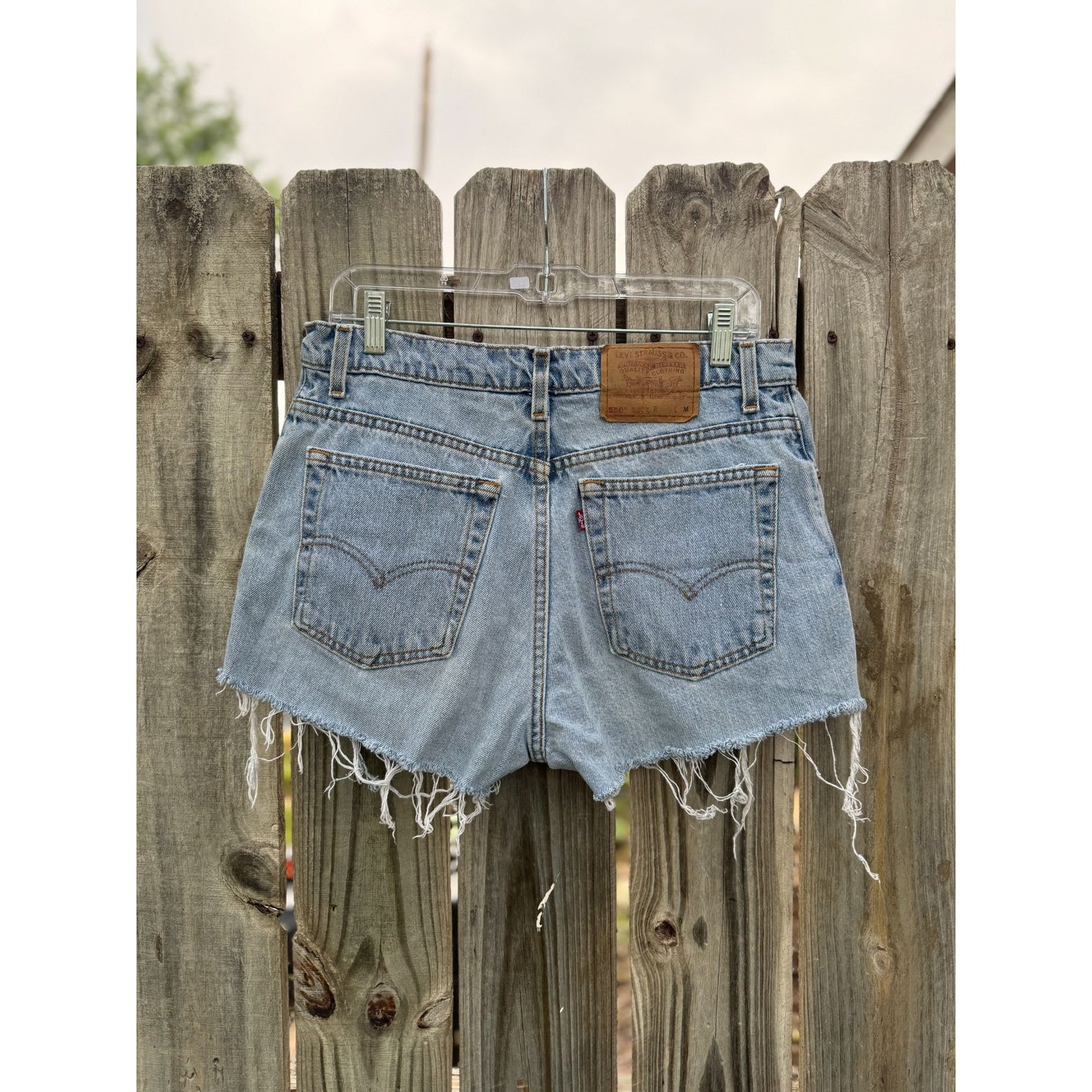 96' Levi's 550 Relaxed Fit Cut Off Raw Hem Denim Jean Shorts 13