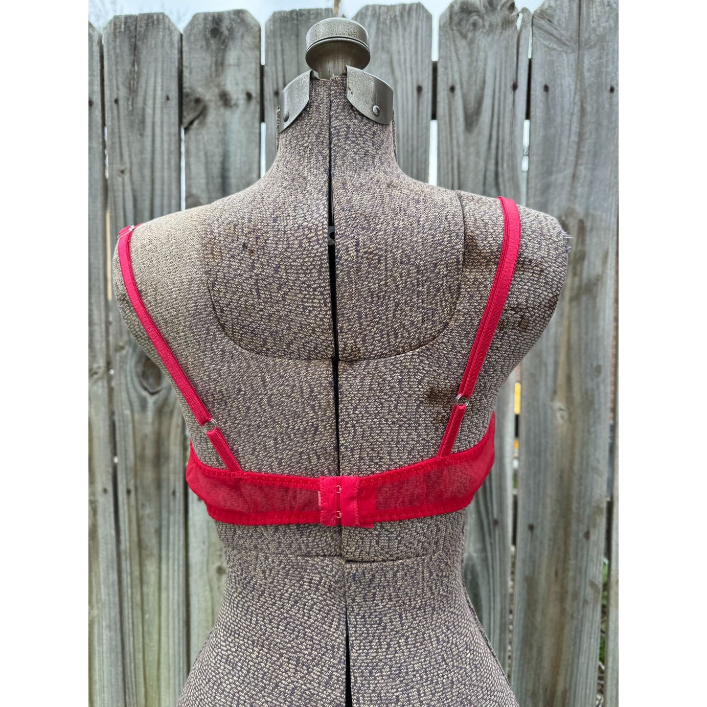 90's The Loveable Co. Red Lace Underwire Bra 36C